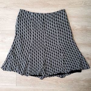 Black & white print silk zip up midi Expres skirt size 4 office career casual